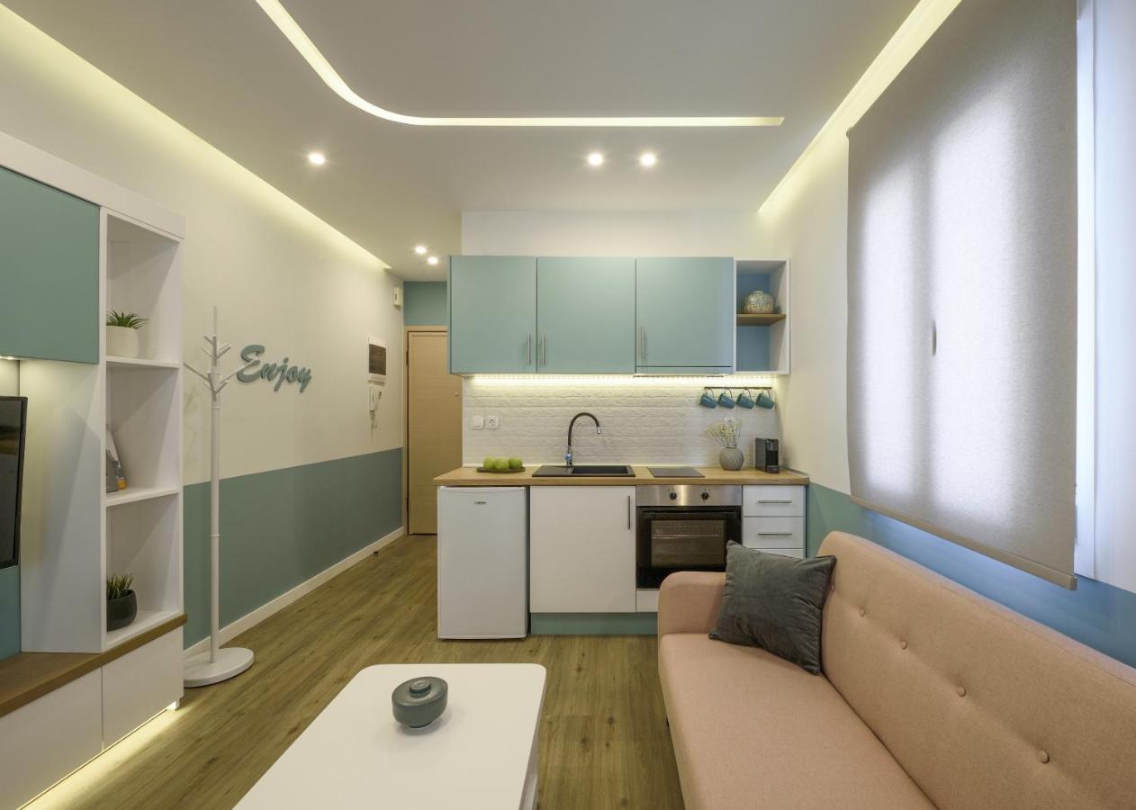 Τhe Half Root Suite In The Heart Of City Center Tessalónica Exterior foto