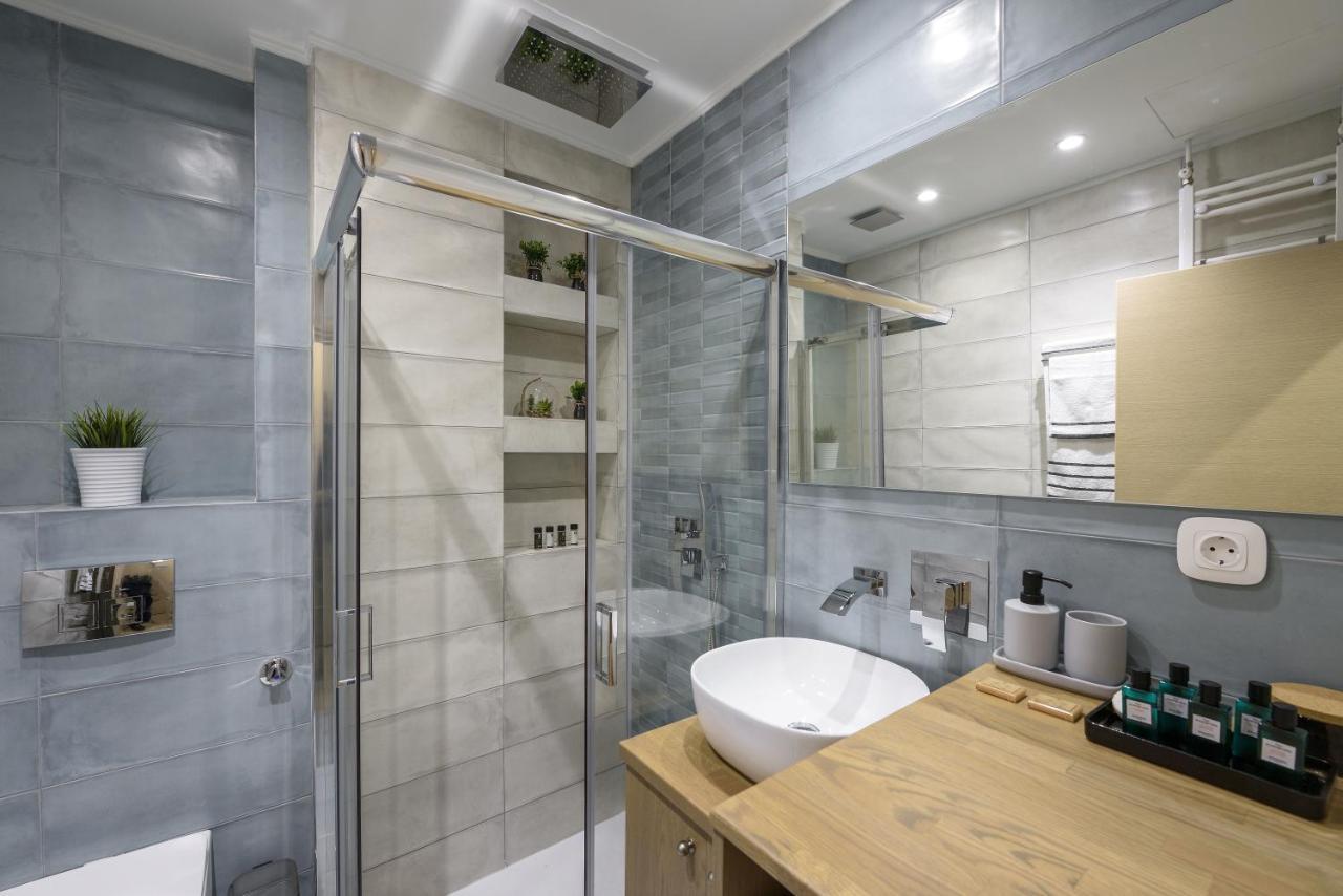 Τhe Half Root Suite In The Heart Of City Center Tessalónica Exterior foto